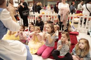 Storytelling with puppets